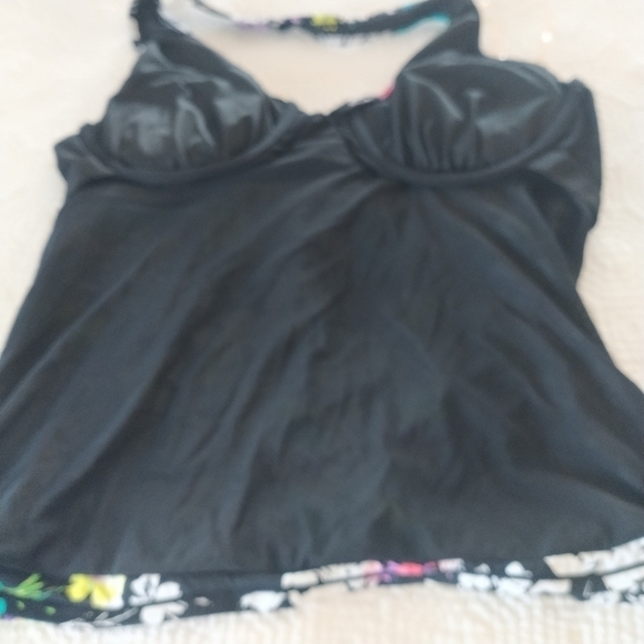 It Figures Halterkini Floral Swim Top Bust Builder 14 - Picture 13 of 15